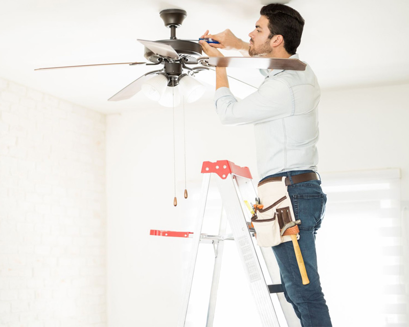 Tra dầu vào các bộ phận chuyển động