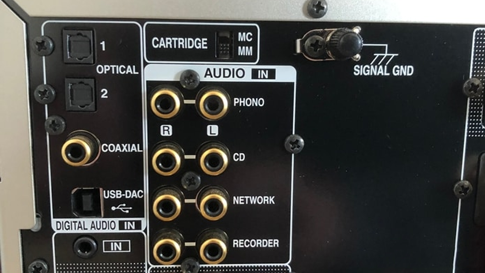 Những lưu ý quan trọng khi sử dụng cổng REC và cổng Phono