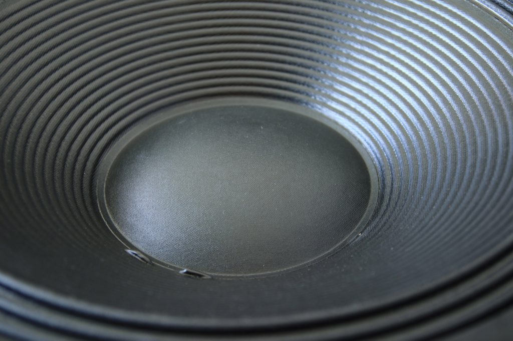 Ưu Và Nhược Điểm Của Loa Bass Kích Thước Lớn